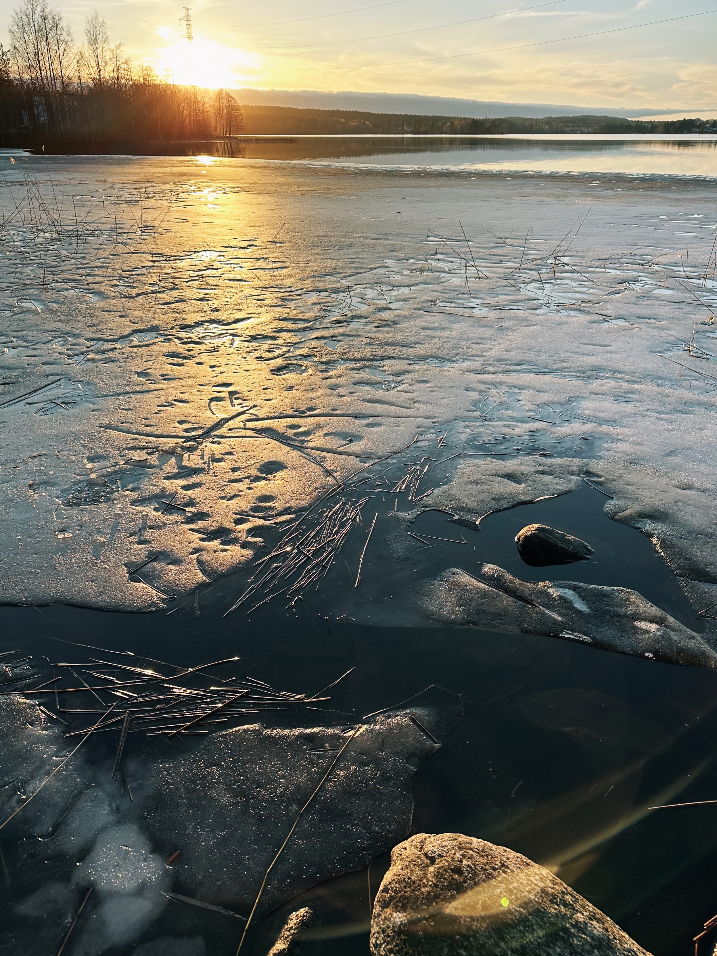 Icy waters on lake Tuomiojärvi, sunset