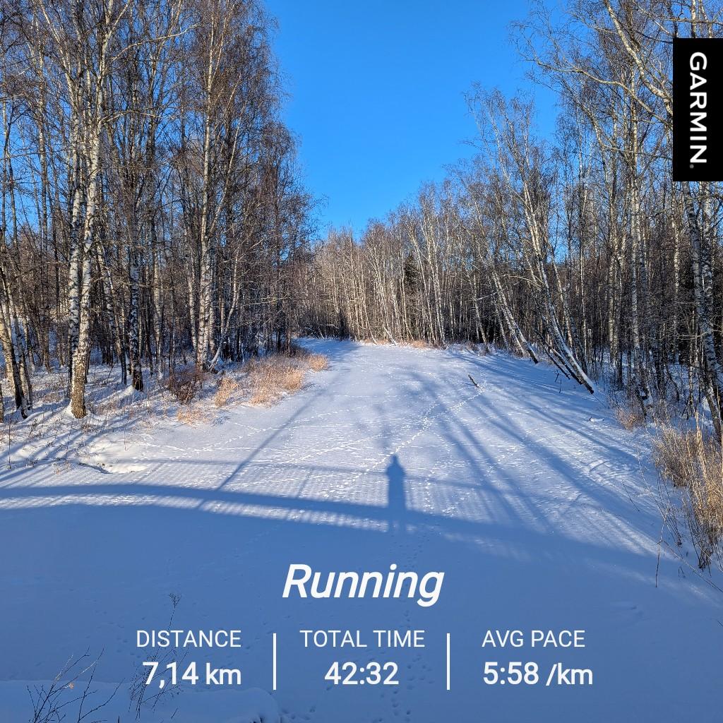 Talvinen ja aurinkoinen ulkoilureitti, jonka sivussa kulkee hiihtolatu. Juoksutilastot: matka 7,14 km, kesto 42:32 ja keskitahti 5:58 min/km.