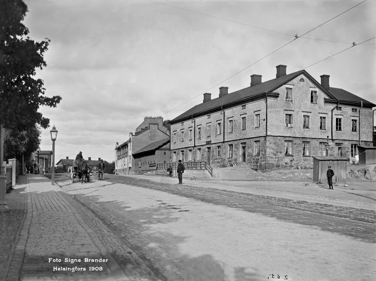 Itäinen Viertotie 22, 24. (1908, Helsingin kaupunginmuseo)

Alkuperäinen mustavalkoinen valokuva, jonka on ottanut Signe Brander.
