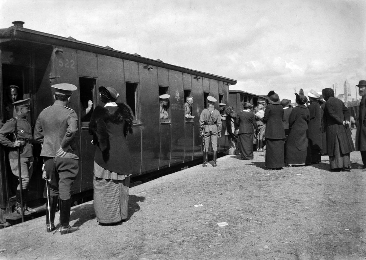 Ensimmäinen maailmansota. (1914, Helsingin kaupunginmuseo)

Alkuperäinen mustavalkoinen valokuva, jonka on ottanut Ivan Timiriasew.