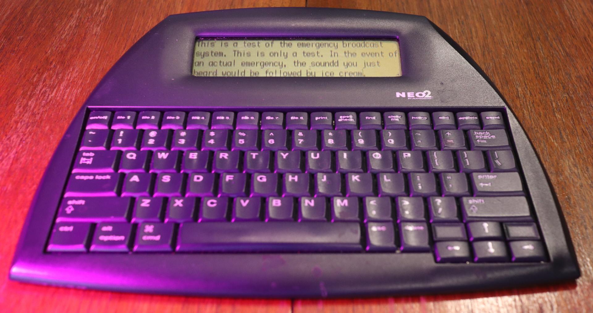 Alphasmart Neo2 keyboard and LCD writing device