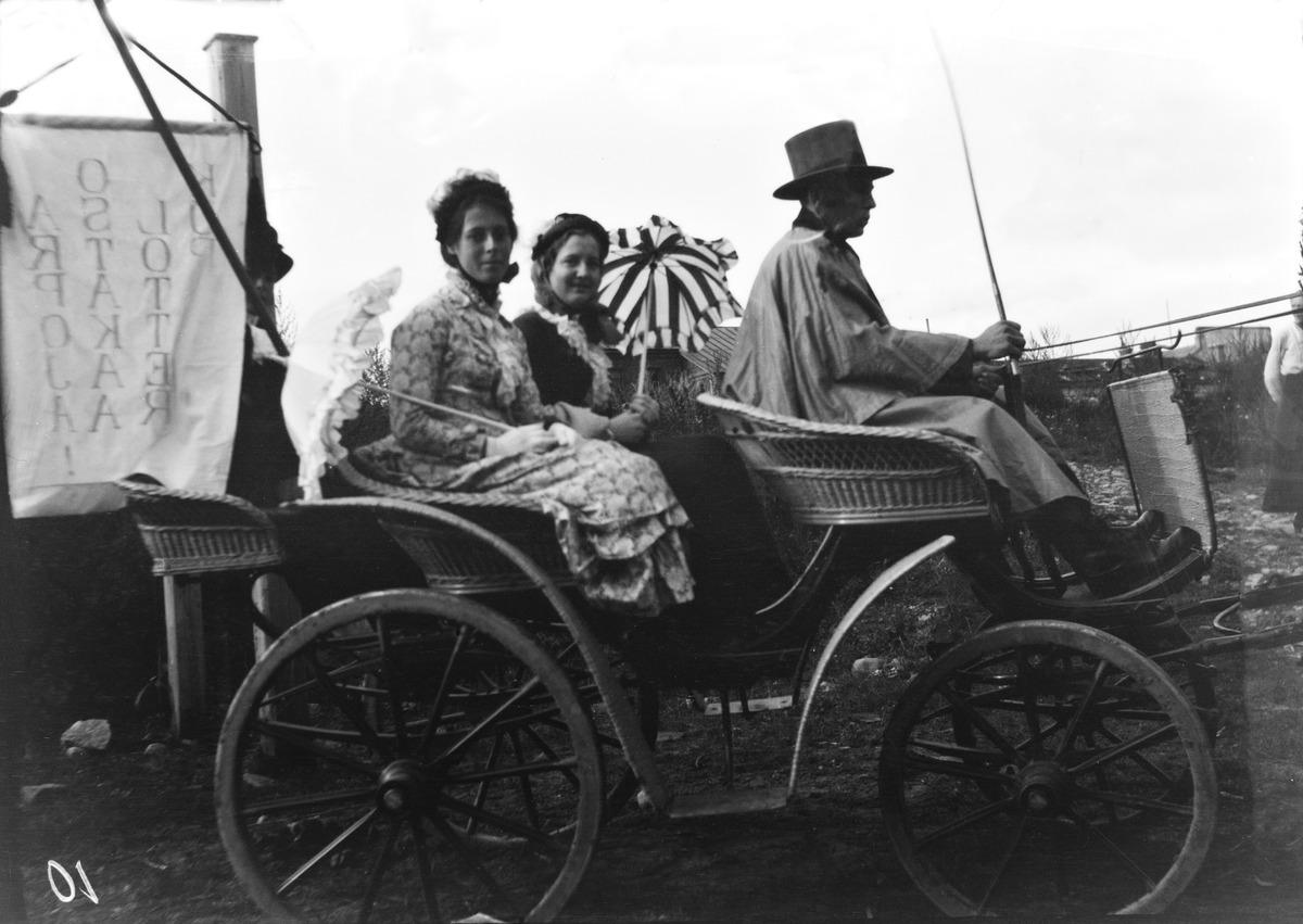 Lastenpäivät, juhlakulkue elokuussa 1922. (1922, Helsingin kaupunginmuseo)

Alkuperäinen mustavalkoinen valokuva, jonka on ottanut Ivan Timiriasew.