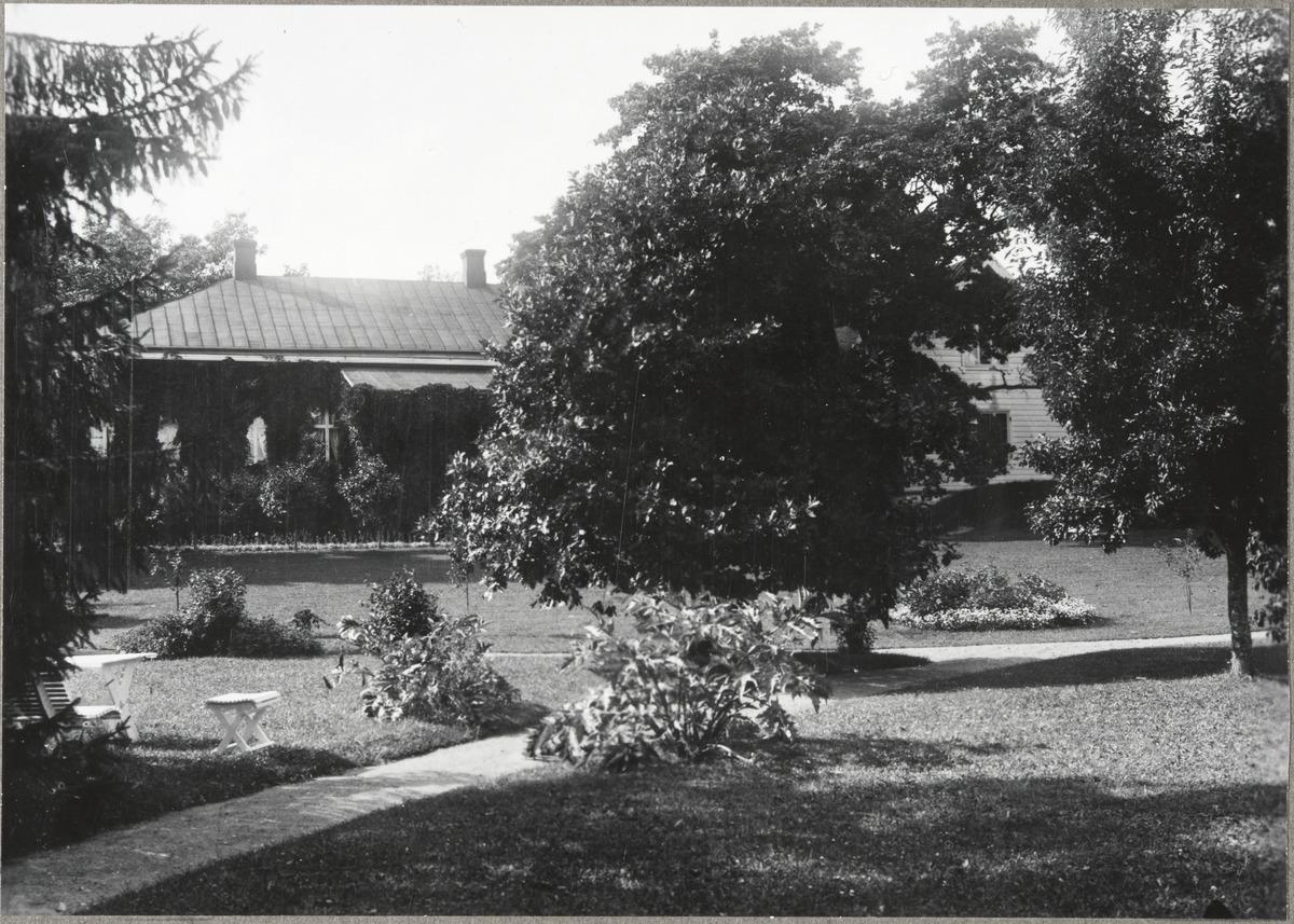 Palikaisten kartano. (1913, Museovirasto, Historian kuvakokoelma)

Alkuperäinen mustavalkoinen valokuva, jonka on ottanut Signe Brander.