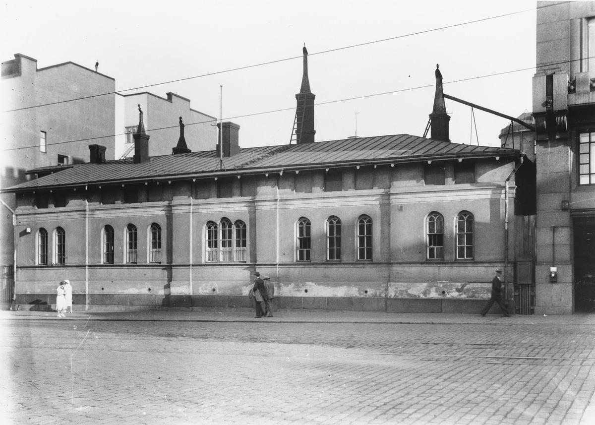 Kaivokatu 10. (1930, Helsingin kaupunginmuseo)

Alkuperäinen mustavalkoinen valokuva, jonka on ottanut Signe Brander.