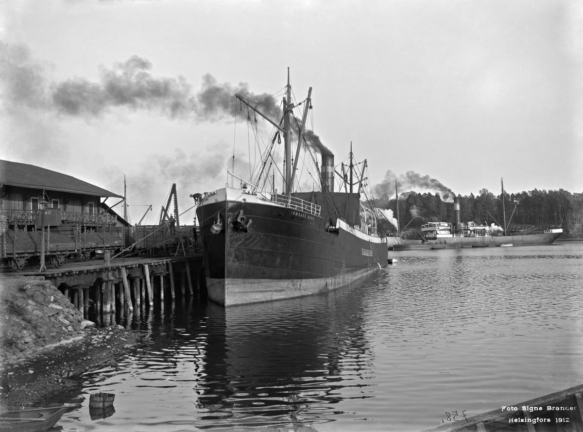 Sörnäisten satama. (1912, Helsingin kaupunginmuseo)

Alkuperäinen mustavalkoinen valokuva, jonka on ottanut Signe Brander.