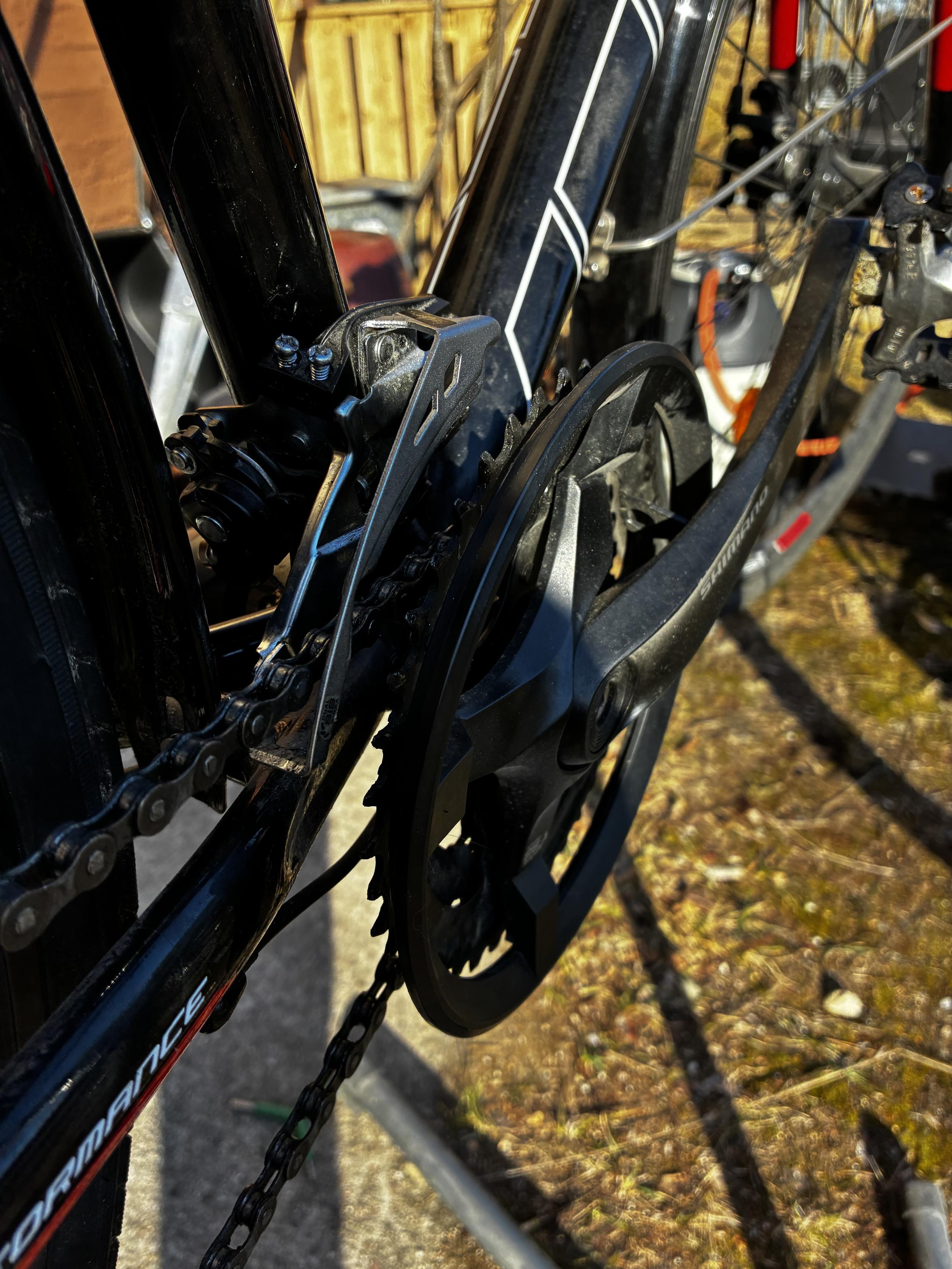 Kuva vaihtajasta ketjupuolelta.