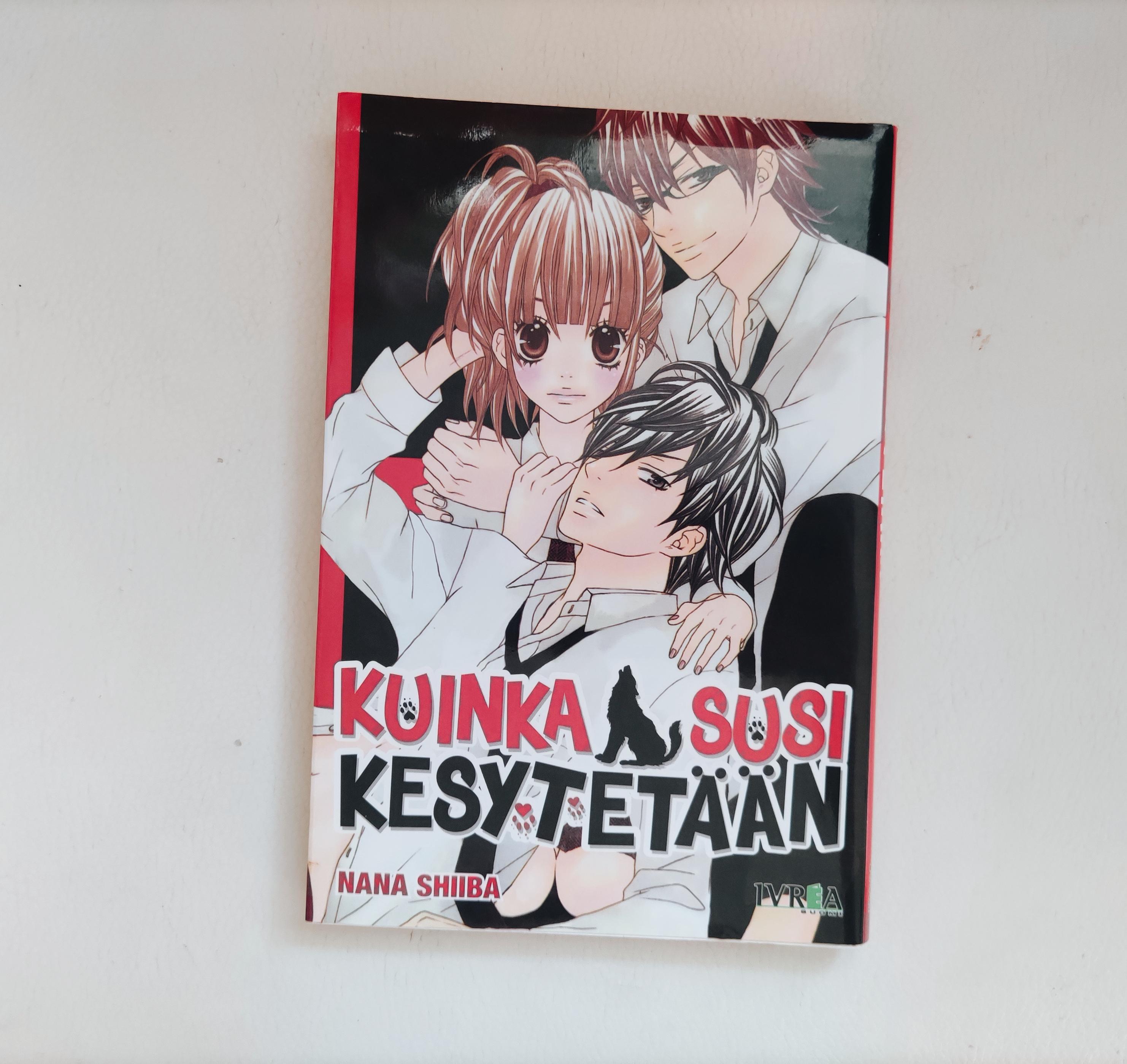 Kuinka susi kesytetään mangan kansi. Keskellä ruskeahiuksinen tyttö, jonka ympärille kietoutuneena kaksi poikaa.