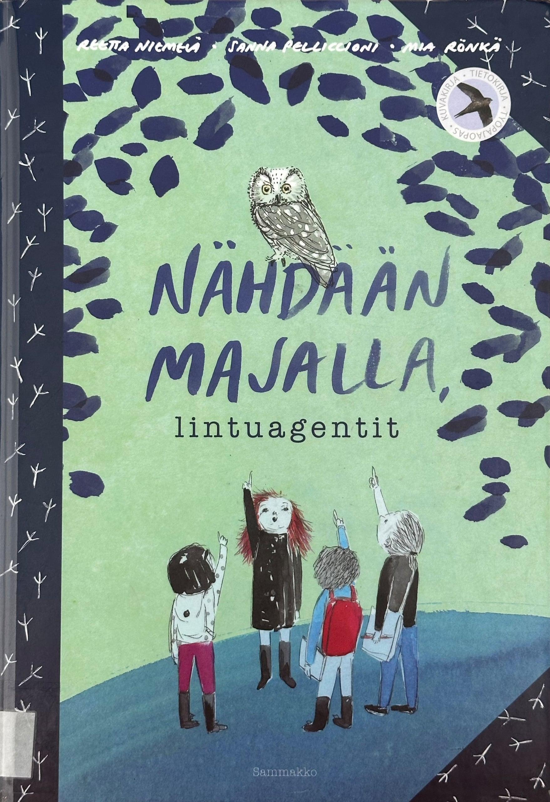 Nähdään majalla, lintuagentit -kirjan kannessa on piirros neljästä lapsesta, jotka osoittavat sormella ylöspäin kohti kirjan nimen päällä istuvaa pöllöä.